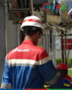 Pemasangan kembali peredam panas column shell dan pembersihan, sand blasting ulang dan pengecetan ulang untuk heat exchanger
