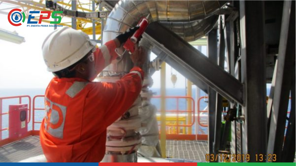 Pemasangan peredam panas untuk pipa 26" di offshore